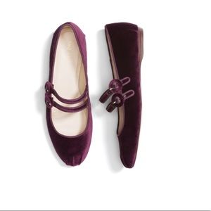 Nine West velvet strap flat. Never worn.